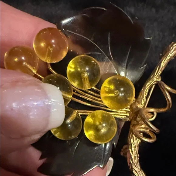Vintage Amber Apple Juice Lucite Grape Vine Cluster Brooch - Picture 6 of 10